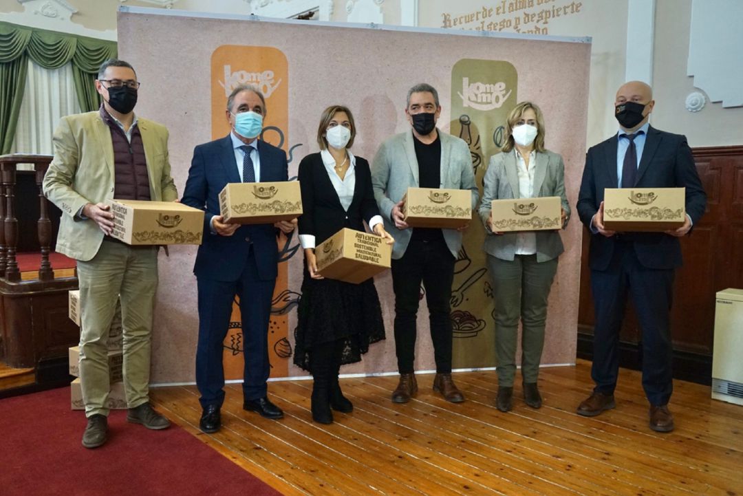 Presentación de la empresa arropara por autoridades en Paredes de Nava (Palencia) Presentación de la empresa arropara por autoridades en Paredes de Nava (Palencia)