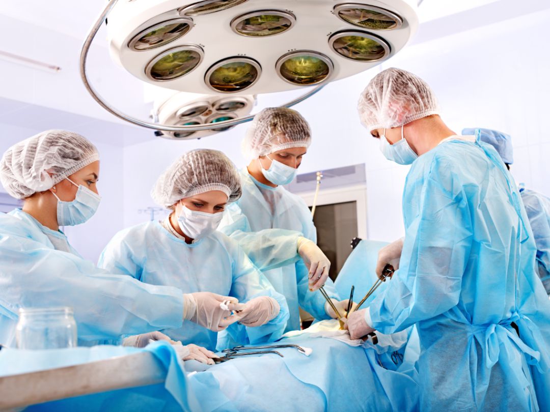 Durante el pico de las 12 semanas iniciales de pandemia, se cancelaron más de 28 millones de operaciones en el mundo. Durante el pico de las 12 semanas iniciales de pandemia, se cancelaron más de 28 millones de operaciones en el mundo.