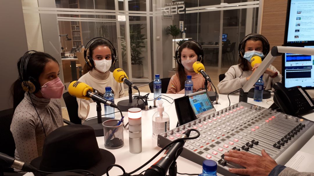 Las cuatro representantes de La Probetta, en los estudios de la SER Las cuatro representantes de La Probetta, en los estudios de la SER