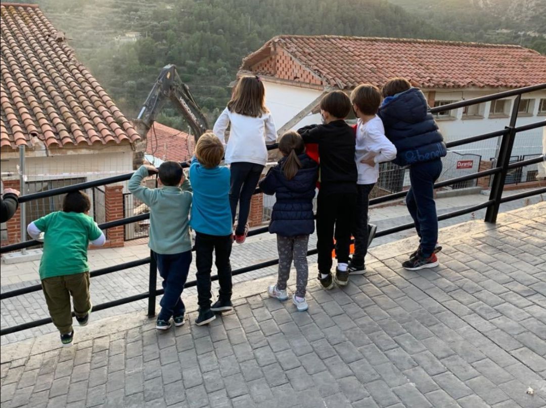 Plataforma veïnal Fem l'escola Plataforma veïnal Fem l'escola