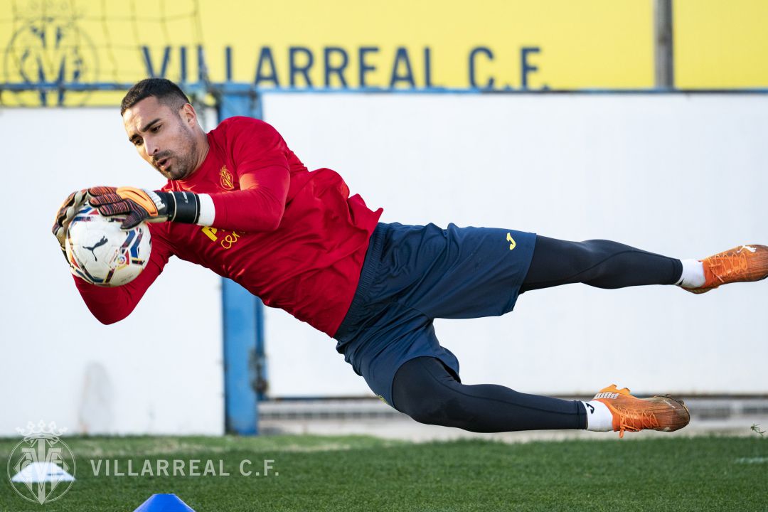 El Villarreal ha realizado hoy el último entrenamiento antes del encuentro con el Osasuna El Villarreal ha realizado hoy el último entrenamiento antes del encuentro con el Osasuna