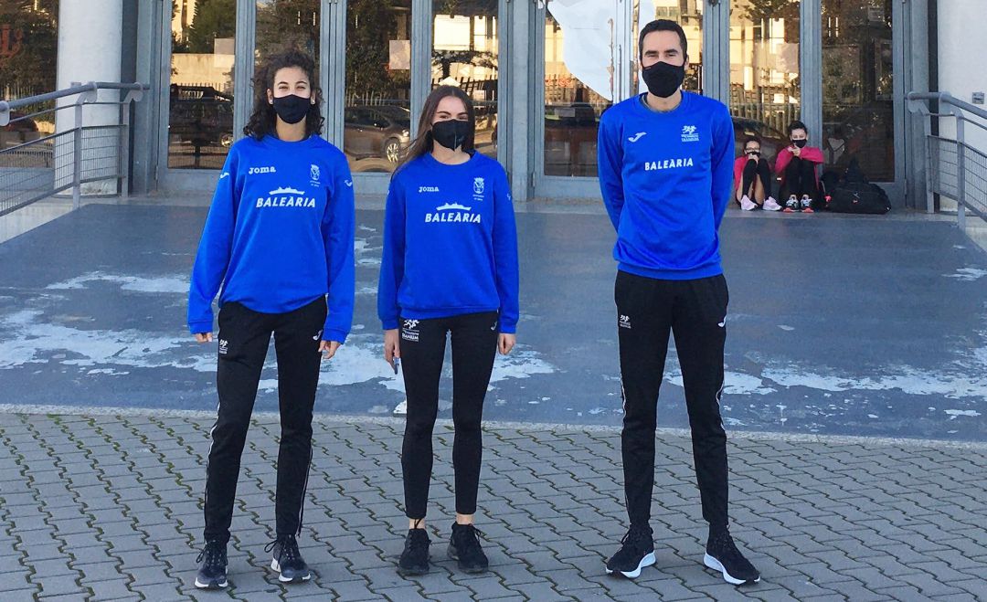 Los tres técnicos. Los tres técnicos.