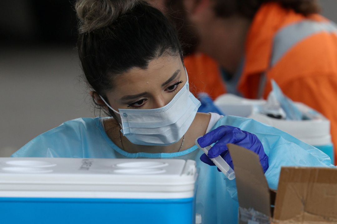 Una treballadora sanitària Una treballadora sanitària