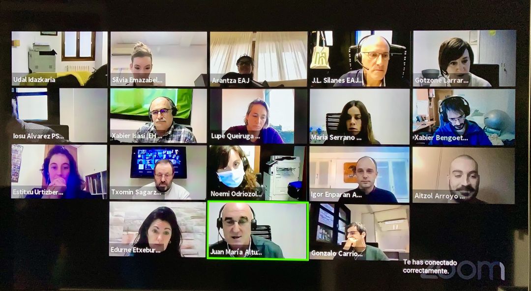 Los concejales de Hondarribia conectados en el pleno telemático. Los concejales de Hondarribia conectados en el pleno telemático.