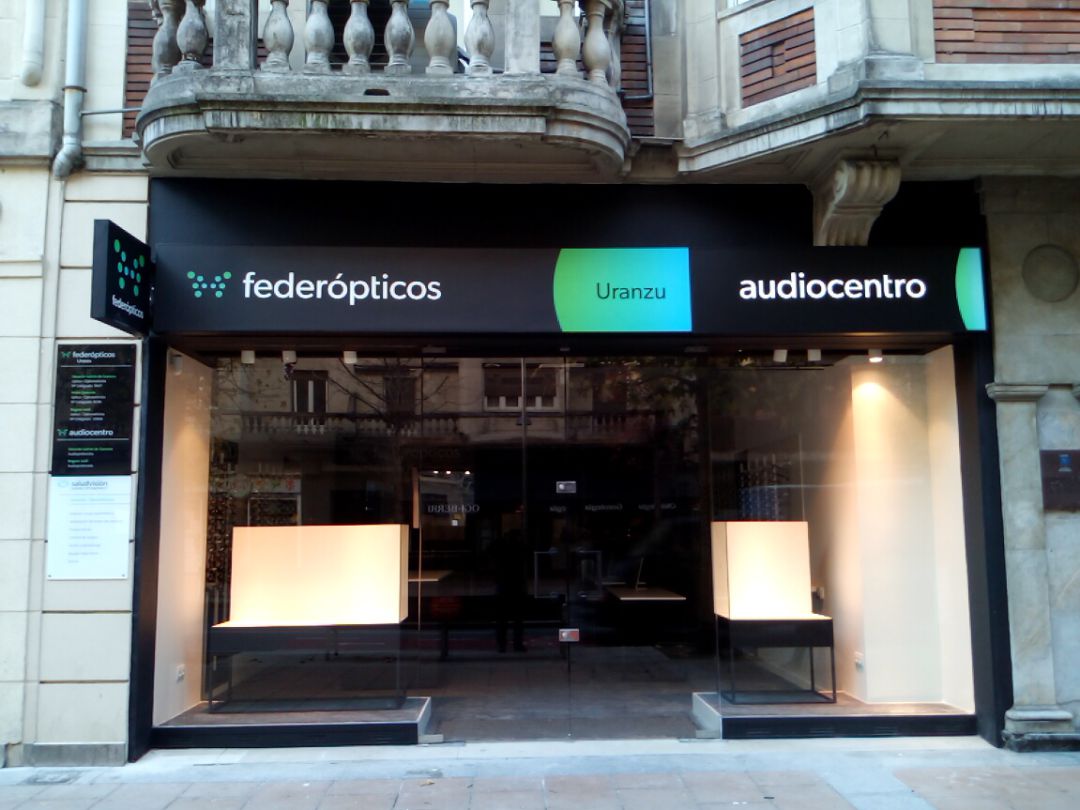 Federópticos Uranzu, desde sus nuevas instalaciones en el Paseo Colón 16, ofrece lo último en gafas graduadas y de moda, y el mejor asesoramiento para elegir ese regalo con el que acertar estas Navidades. Federópticos Uranzu, desde sus nuevas instalaciones en el Paseo Colón 16, ofrece lo último en gafas graduadas y de moda, y el mejor asesoramiento para elegir ese regalo con el que acertar estas Navidades.