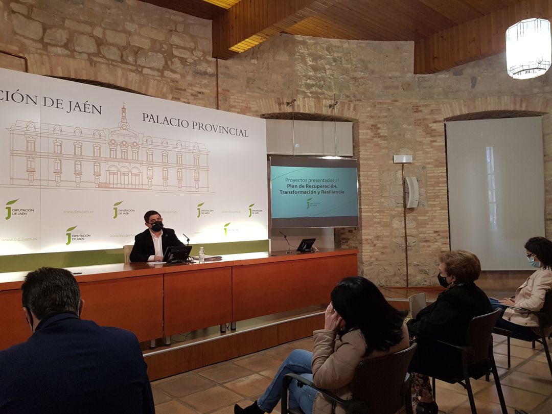 Momento de la presentación por parte del presidente de la Diputación Provincial de Jaén, Francisco Reyes Momento de la presentación por parte del presidente de la Diputación Provincial de Jaén, Francisco Reyes