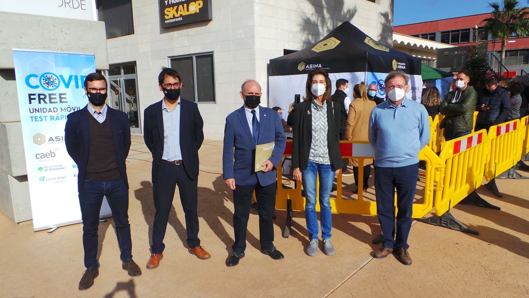 Más de 400 personas se han hecho hoy el test rápido de antígenos en la campaña impulsada por ASIMA Más de 400 personas se han hecho hoy el test rápido de antígenos en la campaña impulsada por ASIMA