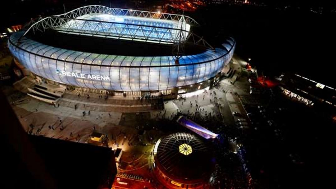 Imagen nocturna del estadio de Anoeta Imagen nocturna del estadio de Anoeta