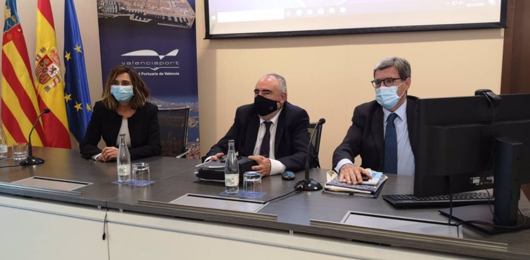 Rueda de Prensa del presidente de la APV, Aurelio Martínez (dcha.), en la que también están el director general del Puerto, Francisco Sánchez, y la secretaria general, Alicia Paz Rueda de Prensa del presidente de la APV, Aurelio Martínez (dcha.), en la que también están el director general del Puerto, Francisco Sánchez, y la secretaria general, Alicia Paz