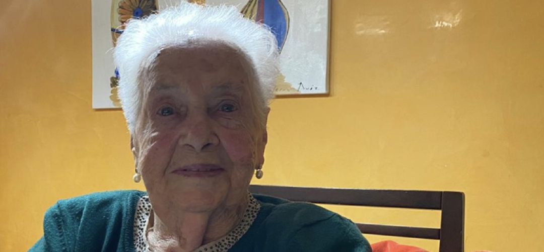 Antonia Rojas Rodríguez ha cumplido cien años de edad y lo ha celebrado en su domicilio de Pinto Antonia Rojas Rodríguez ha cumplido cien años de edad y lo ha celebrado en su domicilio de Pinto