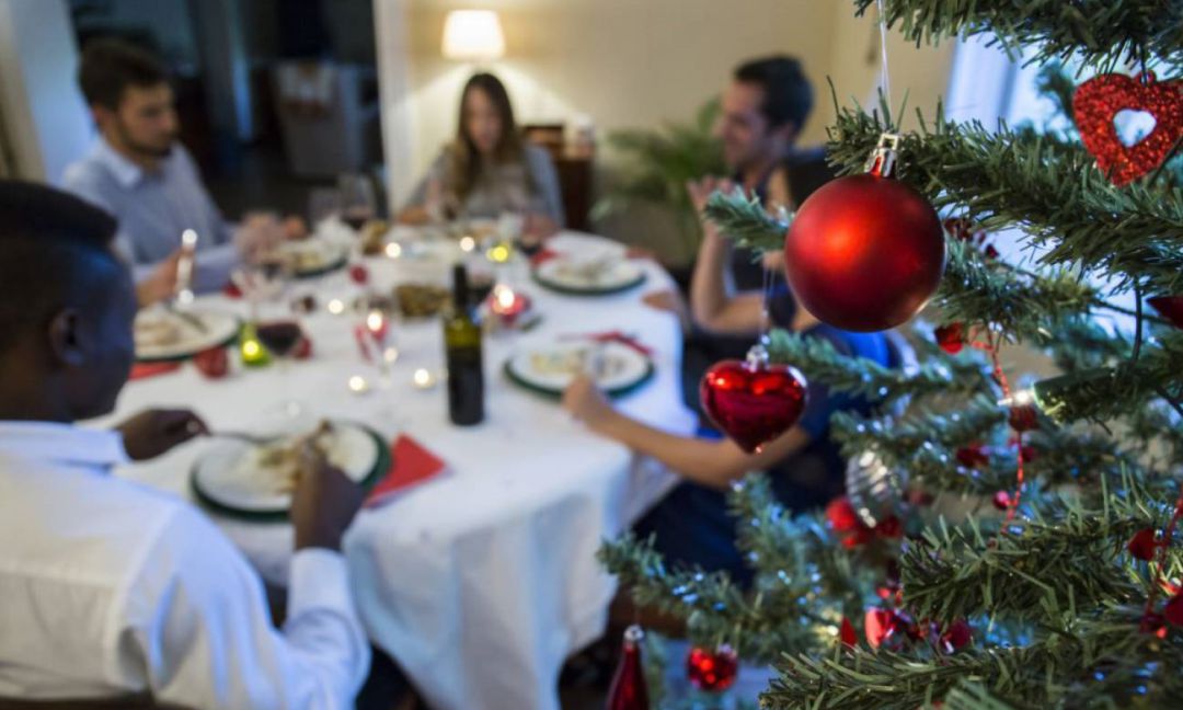 Algunas comunidades están limitando el número de comensales en las reuniones navideñas Algunas comunidades están limitando el número de comensales en las reuniones navideñas