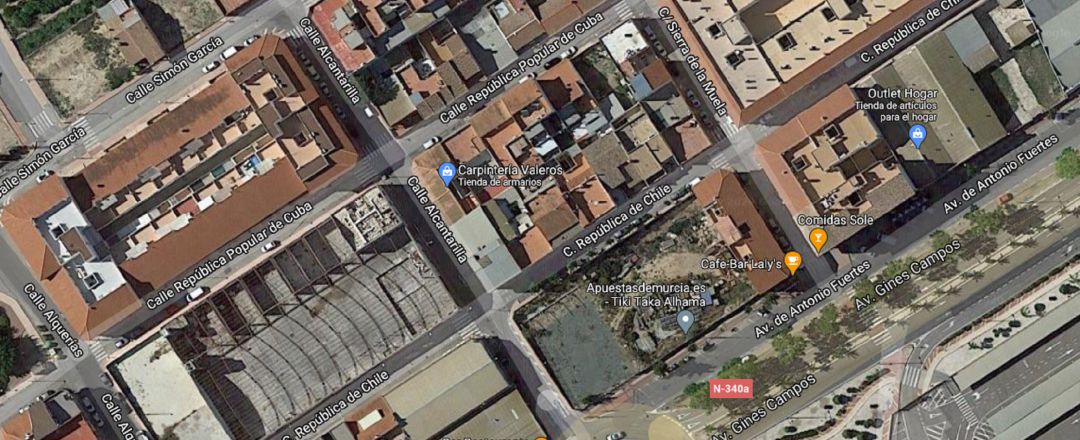 Hallan a un hombre en el suelo junto a unos contenedores entre las calles República de Chile y República de Cuba en Alhama
Hallan a un hombre en el suelo junto a unos contenedores entre las calles República de Chile y República de Cuba en Alhama
