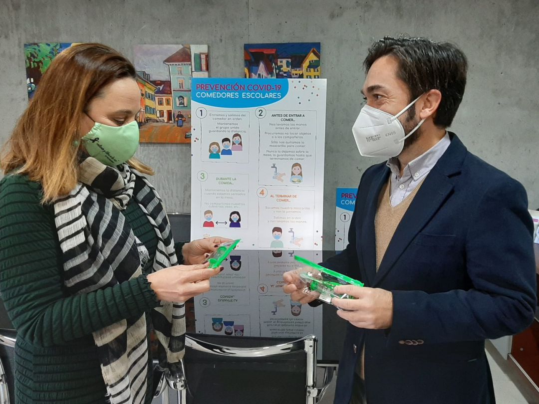 Se distribuirán cepillos de dientes, relojes de arena y portamascarillas a 18.000 alumnos de los 253 centros con comedor Se distribuirán cepillos de dientes, relojes de arena y portamascarillas a 18.000 alumnos de los 253 centros con comedor