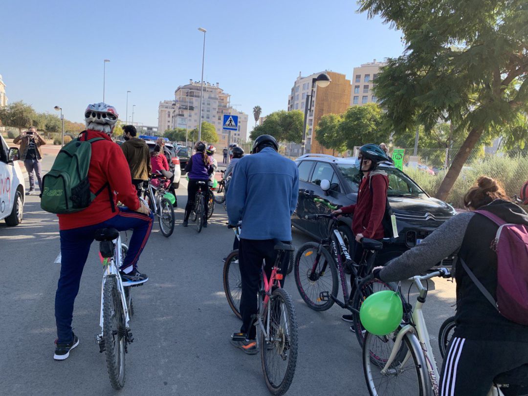 Cientos de coches y bicicletas protestan por Murcia por el desmantelamiento de la sanidad y educación pública Cientos de coches y bicicletas protestan por Murcia por el desmantelamiento de la sanidad y educación pública