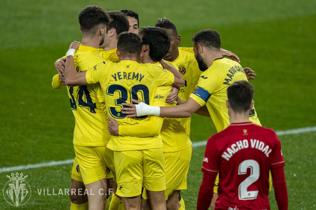El equipo celebra uno de los tres tantos que consiguieron ayer contra el Osasuna El equipo celebra uno de los tres tantos que consiguieron ayer contra el Osasuna
