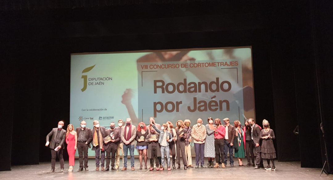 Foto de familia de la VIII edición del Concurso de Cortometrajes 'Rodando por Jaén'. Foto de familia de la VIII edición del Concurso de Cortometrajes 'Rodando por Jaén'.