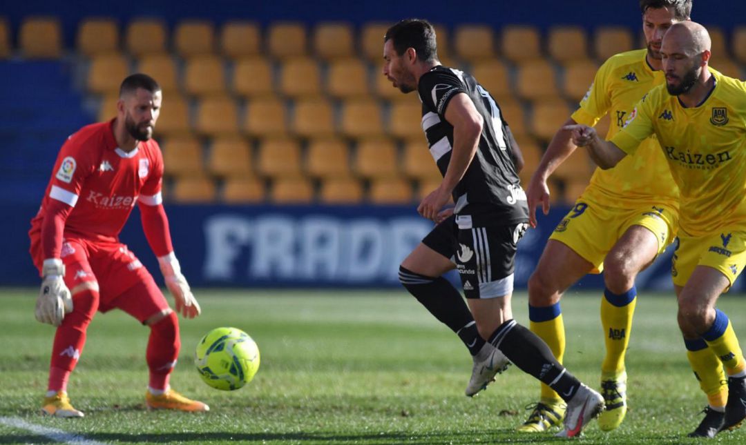 Rubén Castro no llega al balón Rubén Castro no llega al balón
