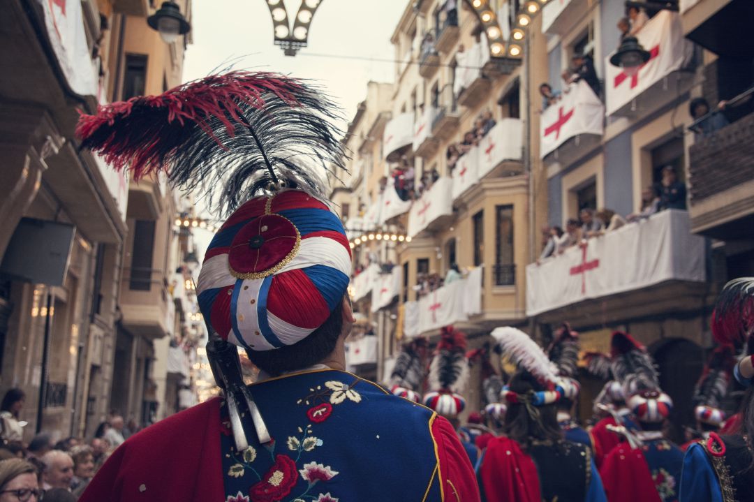 Fiesta de moros y cristianos de Alcoy, que está declarada fiesta de interés internacional. Fiesta de moros y cristianos de Alcoy, que está declarada fiesta de interés internacional.