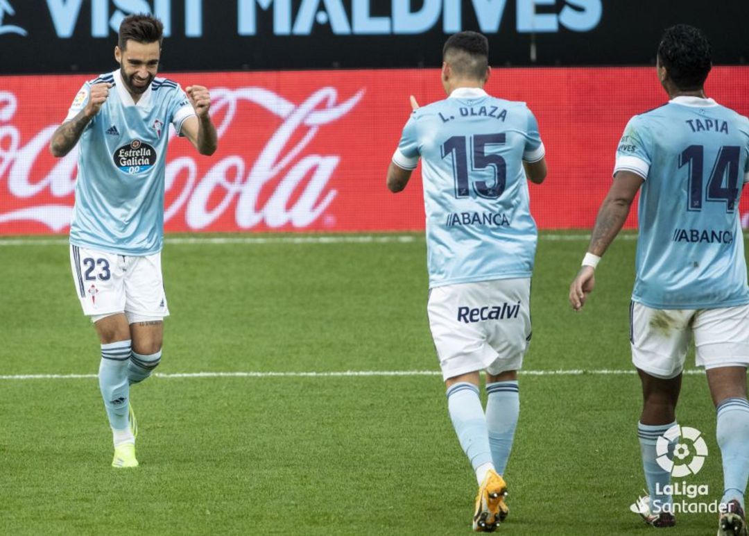 Brais Méndez celebra con Olaza el primer gol del Celta ante el Alavés en Balaídos. Brais Méndez celebra con Olaza el primer gol del Celta ante el Alavés en Balaídos.