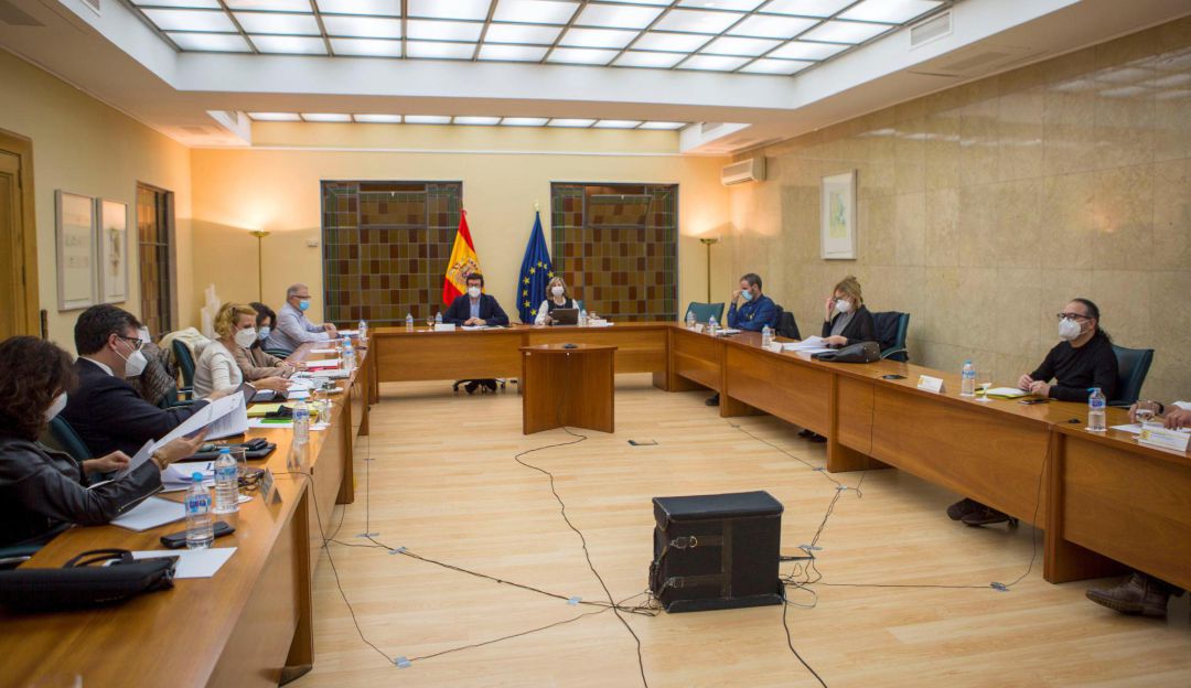 El Gobierno y los agentes sociales retoman la negociación del salario mínimo interprofesional (SMI) para 2021 El Gobierno y los agentes sociales retoman la negociación del salario mínimo interprofesional (SMI) para 2021