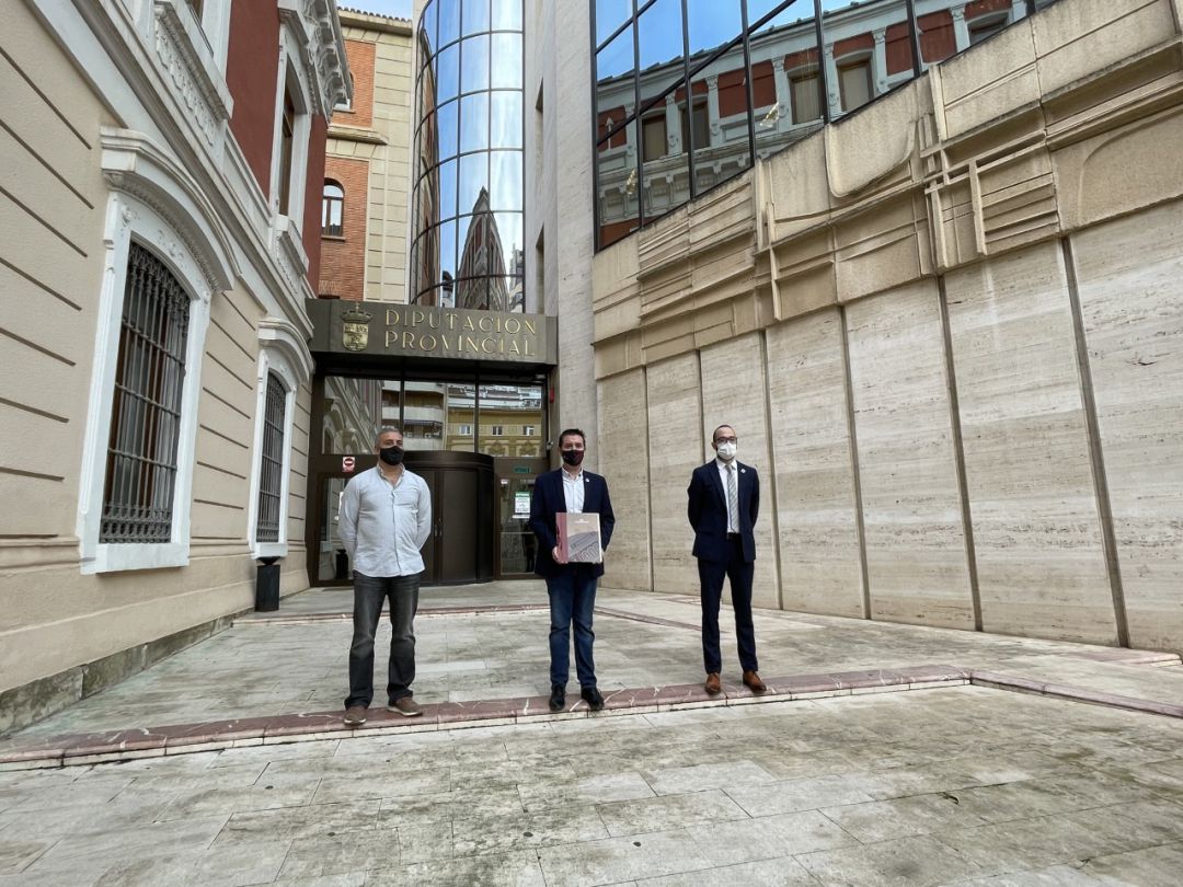 PSOE y Unidas Podemos-Izquierda Unida sellan el acuerdo del Proyecto de Presupuestos 2021 de Diputación PSOE y Unidas Podemos-Izquierda Unida sellan el acuerdo del Proyecto de Presupuestos 2021 de Diputación