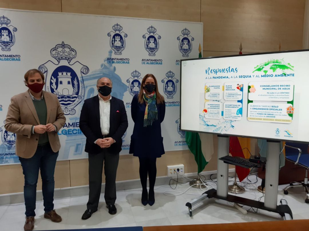 El alcalde, José Ignacio Landaluce, junto a los ediles Javier Vázquez Hueso y María Solanes. El alcalde, José Ignacio Landaluce, junto a los ediles Javier Vázquez Hueso y María Solanes.