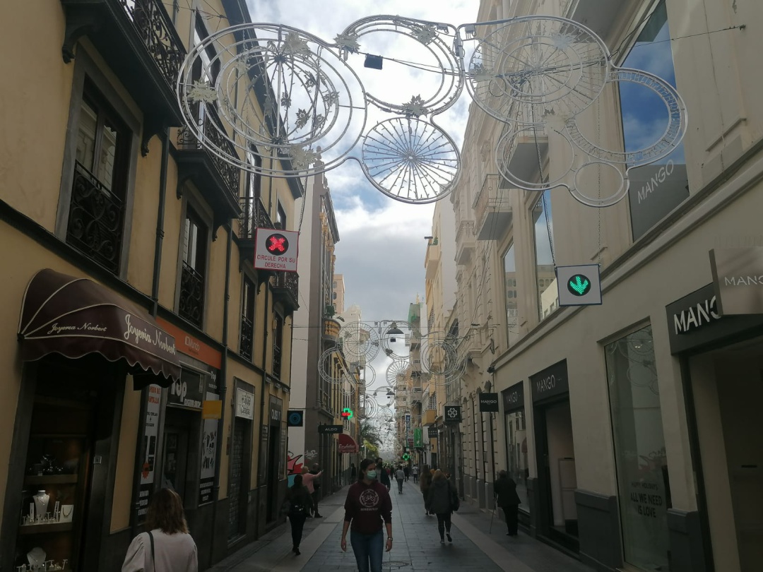 Las nuevas señales para peatones han sido instaladas en la Calle Castillo de Santa Cruz de Tenerife, una de las calles comerciales más concurridas durante las fechas navideñas Las nuevas señales para peatones han sido instaladas en la Calle Castillo de Santa Cruz de Tenerife, una de las calles comerciales más concurridas durante las fechas navideñas
