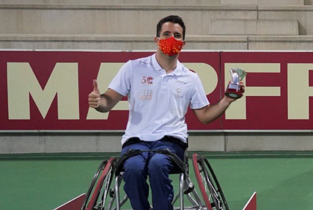 Kike Siscar tras ganar el campeonato de España de dobles en Mallorca Kike Siscar tras ganar el campeonato de España de dobles en Mallorca
