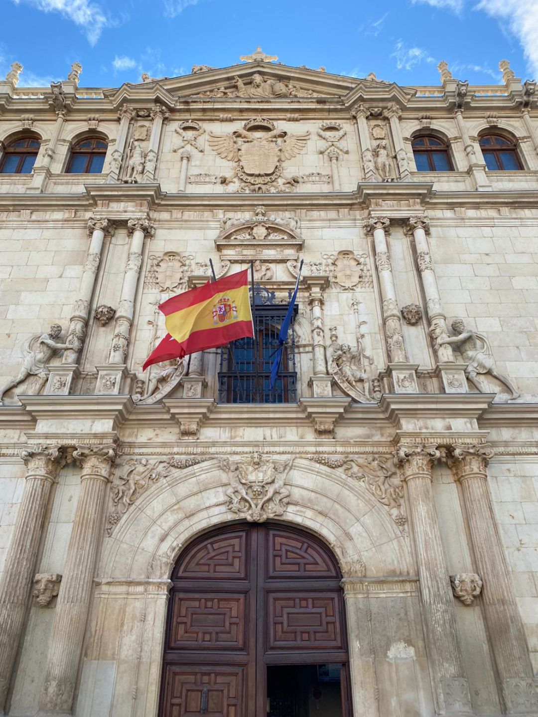 Edificio principal de la Universidad de Alcalá de Henares. Edificio principal de la Universidad de Alcalá de Henares.