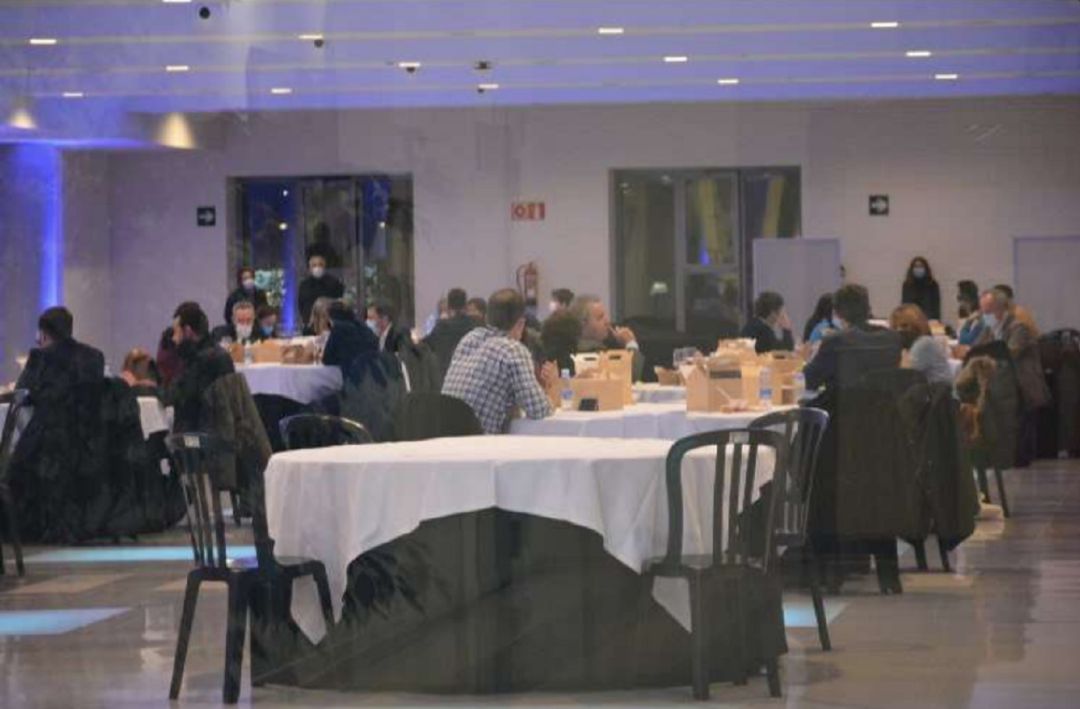 Fotografía que ha hecho pública EH BIldu Gasteiz, denunciando en incumplimiento de las medidas sanitarias. Fotografía que ha hecho pública EH BIldu Gasteiz, denunciando en incumplimiento de las medidas sanitarias.