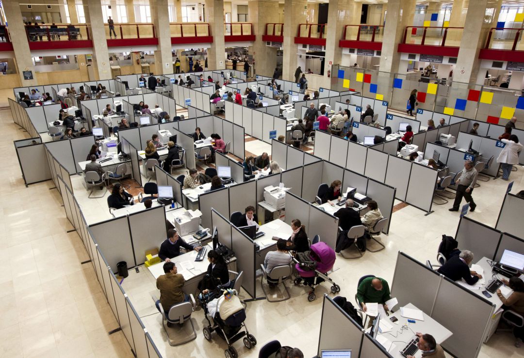 Funcionarios de la Agencia Tributaria en una imagen de archivo Funcionarios de la Agencia Tributaria en una imagen de archivo