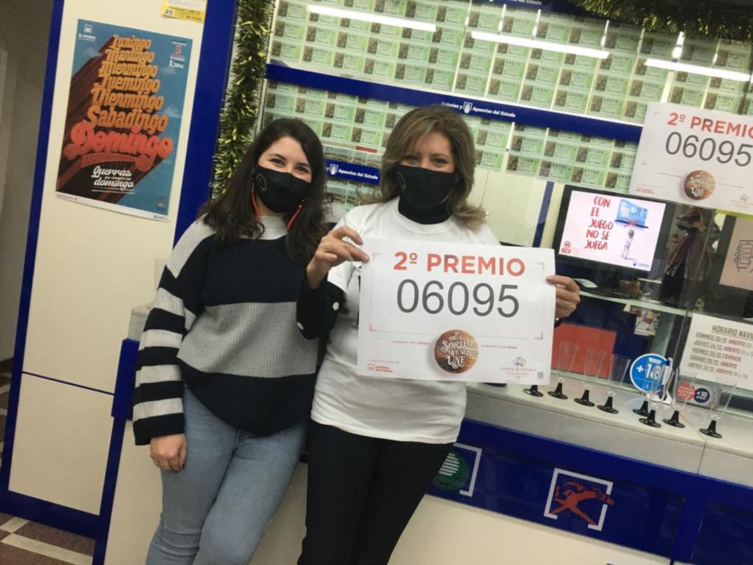 Gerentes de la Administración de Lotería nº5 de Elda, agraciada con el 2º premio de la Lotería de Navidad Gerentes de la Administración de Lotería nº5 de Elda, agraciada con el 2º premio de la Lotería de Navidad