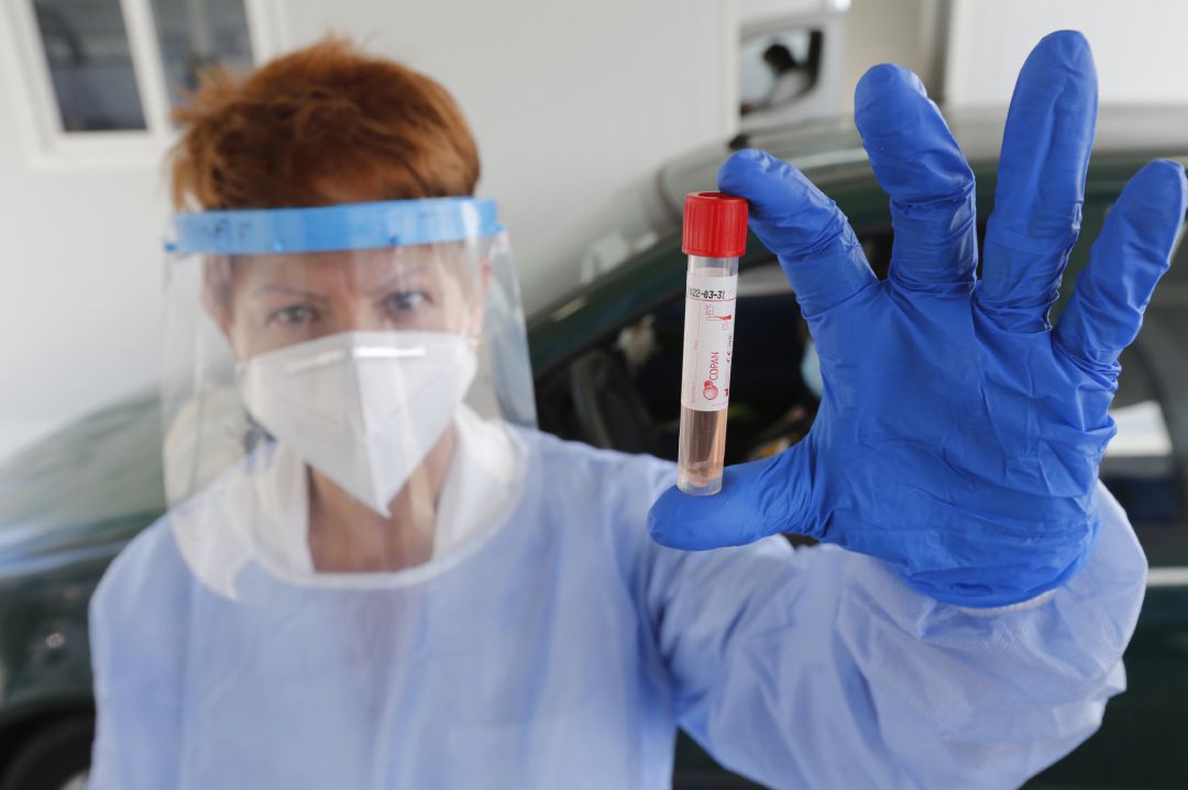 La enfermera Fátima Montero Embil realiza test PCR para la detección del COVID-19 La enfermera Fátima Montero Embil realiza test PCR para la detección del COVID-19