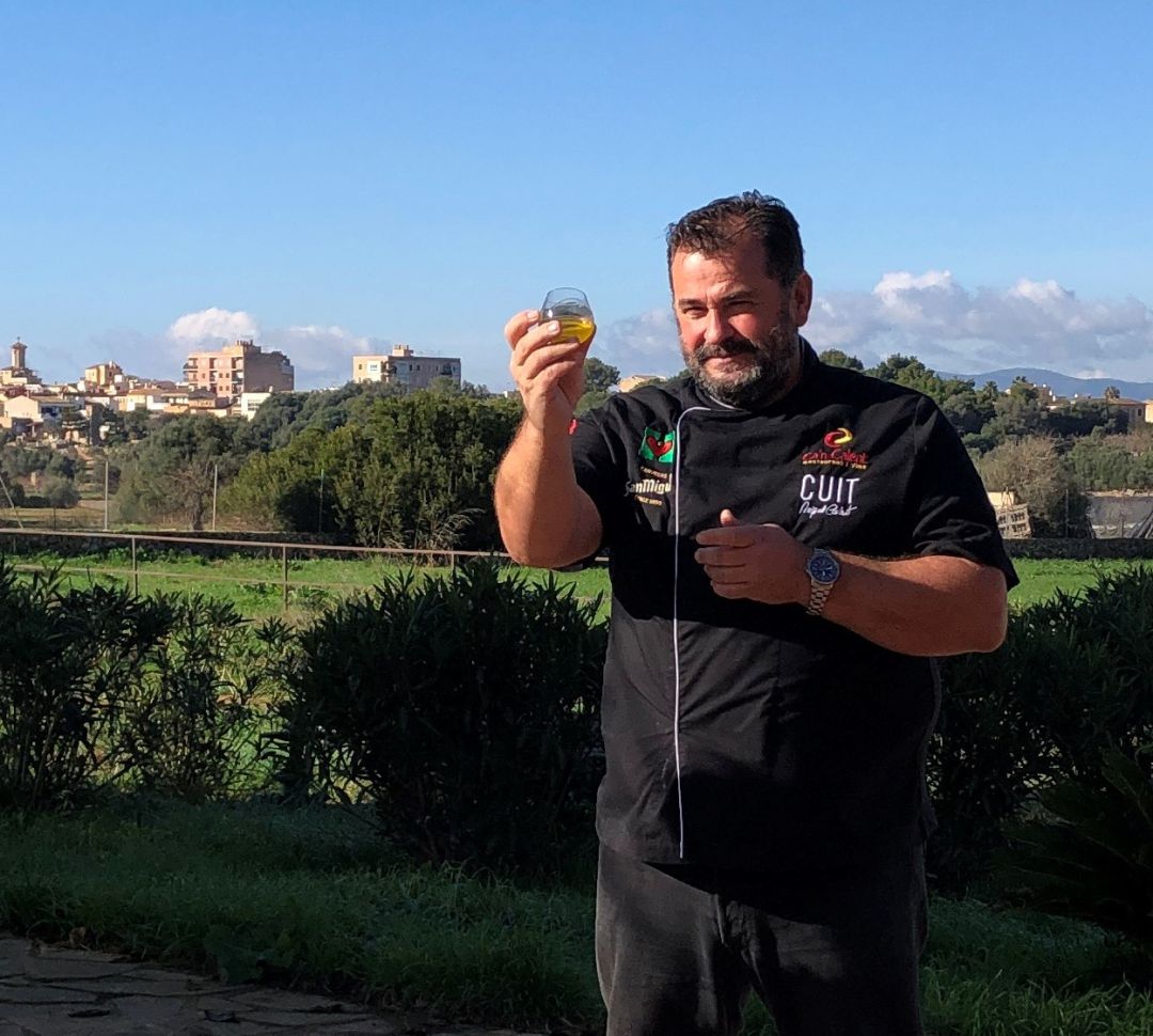 El cuiner Miquel Calent, nomenat Tafoner Major per la DO Oli de Mallorca El cuiner Miquel Calent, nomenat Tafoner Major per la DO Oli de Mallorca