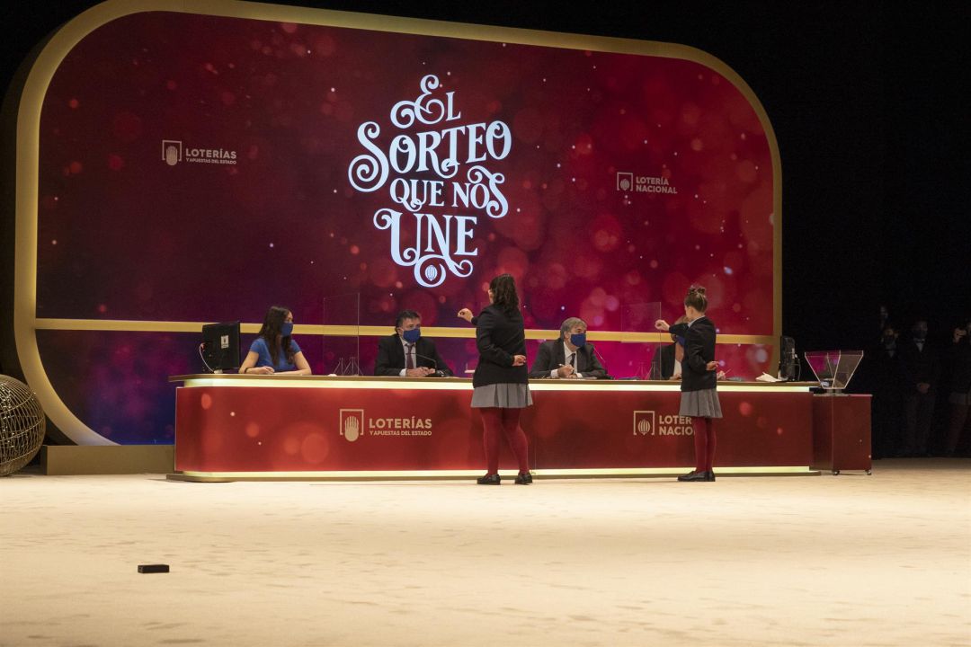 Niñas de San Ildefonso durante el Sorteo de la Lotería de Navidad Niñas de San Ildefonso durante el Sorteo de la Lotería de Navidad