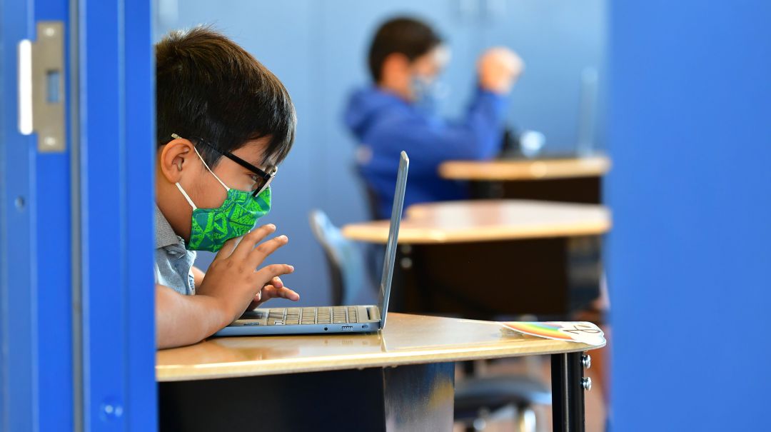 Habrá portátiles para todos en las aulas vascas desde quinto Habrá portátiles para todos en las aulas vascas desde quinto