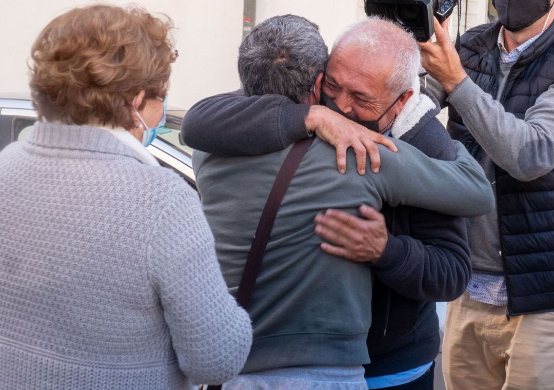 Un hombre celebra que le ha tocado el Gordo de la Lotería de Navidad en la localidad onubense de Punta Umbría Un hombre celebra que le ha tocado el Gordo de la Lotería de Navidad en la localidad onubense de Punta Umbría
