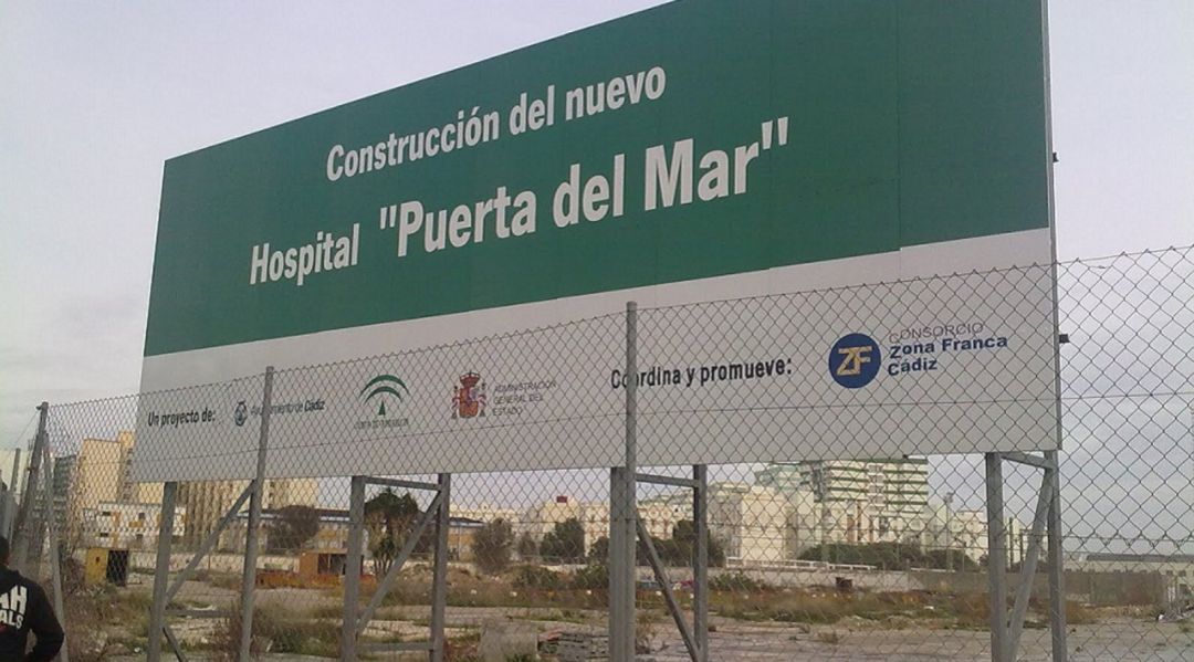 Cartel ubicado en el solar de la antigua CASA donde se anunciaba el nuevo hospital de Cádiz Cartel ubicado en el solar de la antigua CASA donde se anunciaba el nuevo hospital de Cádiz