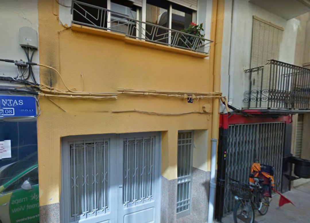 Domicilio okupado del número 18 de la calle San Isidro, en la localidad de Benicarló, donde tres adolescentes han secuestrado y torturado a un hombre. Domicilio okupado del número 18 de la calle San Isidro, en la localidad de Benicarló, donde tres adolescentes han secuestrado y torturado a un hombre.