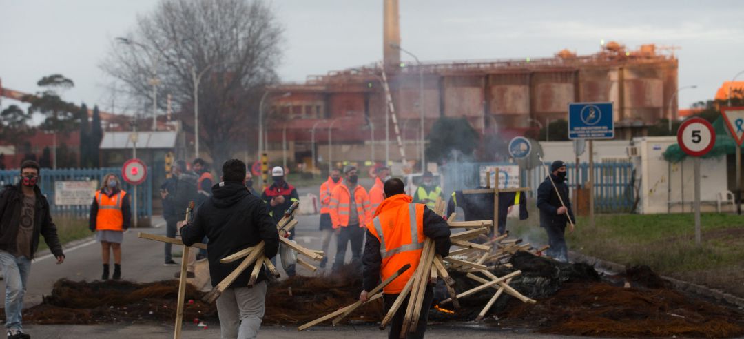 Trabajadores de Alcoa San Cibrao celebran la anulación del TSXG del ERE de la empresa Trabajadores de Alcoa San Cibrao celebran la anulación del TSXG del ERE de la empresa