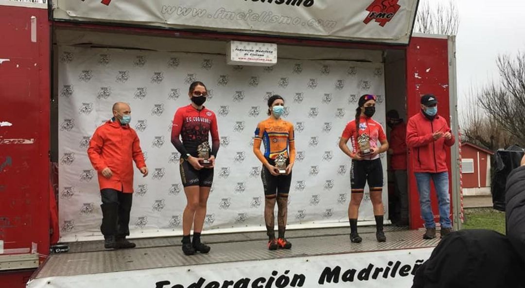 Carla Pérez en el podio de San Lorenzo del Escorial Carla Pérez en el podio de San Lorenzo del Escorial