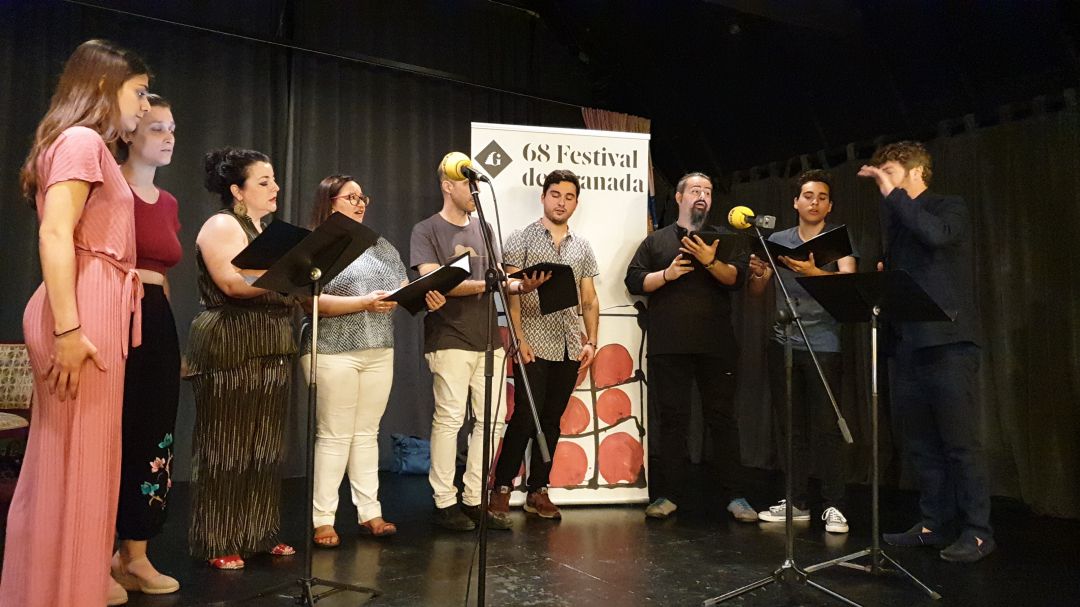 Pablo Heras-Casado dirigiendo un coro en el 'Teatrillo' del Hotel Palace de Granada en el programa especial que emitió Radio Granada el 21 de junio de 2019 con motivo del inicio del Festival Internacional de Música y Danza de ese año Pablo Heras-Casado dirigiendo un coro en el 'Teatrillo' del Hotel Palace de Granada en el programa especial que emitió Radio Granada el 21 de junio de 2019 con motivo del inicio del Festival Internacional de Música y Danza de ese año
