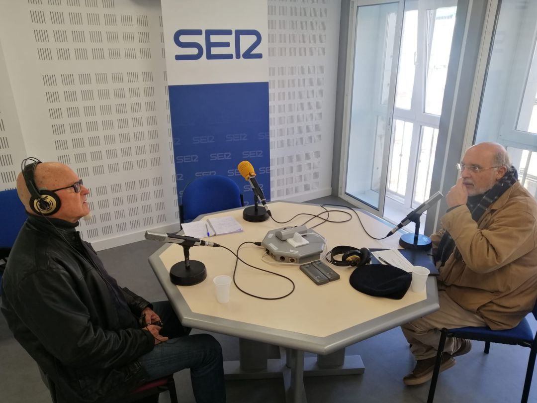 De izquierda a derecha:el cantautor Pepe Roca y Antonio Ramírez Almanza, escritor e investigador y director de la Casa Museo Zenobia-Juan Ramón Jiménez en Moguer (Huelva) De izquierda a derecha:el cantautor Pepe Roca y Antonio Ramírez Almanza, escritor e investigador y director de la Casa Museo Zenobia-Juan Ramón Jiménez en Moguer (Huelva)