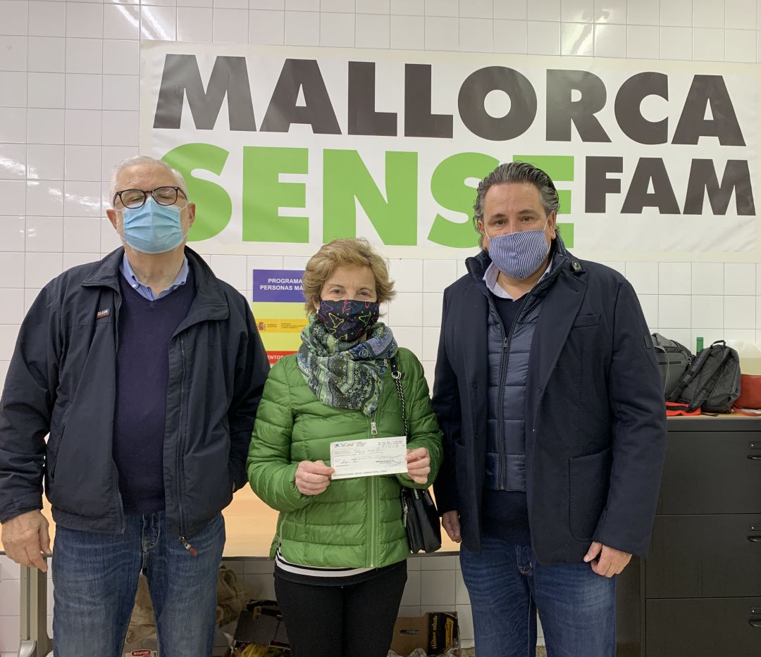 Almacenes Femenías realiza sus donaciones anuales para ayudar a los más desfavorecidos por la pandemia Almacenes Femenías realiza sus donaciones anuales para ayudar a los más desfavorecidos por la pandemia