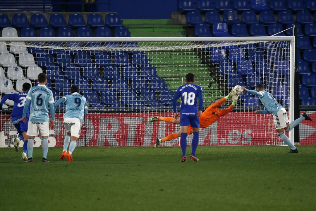Iago marcando el penalti Iago marcando el penalti