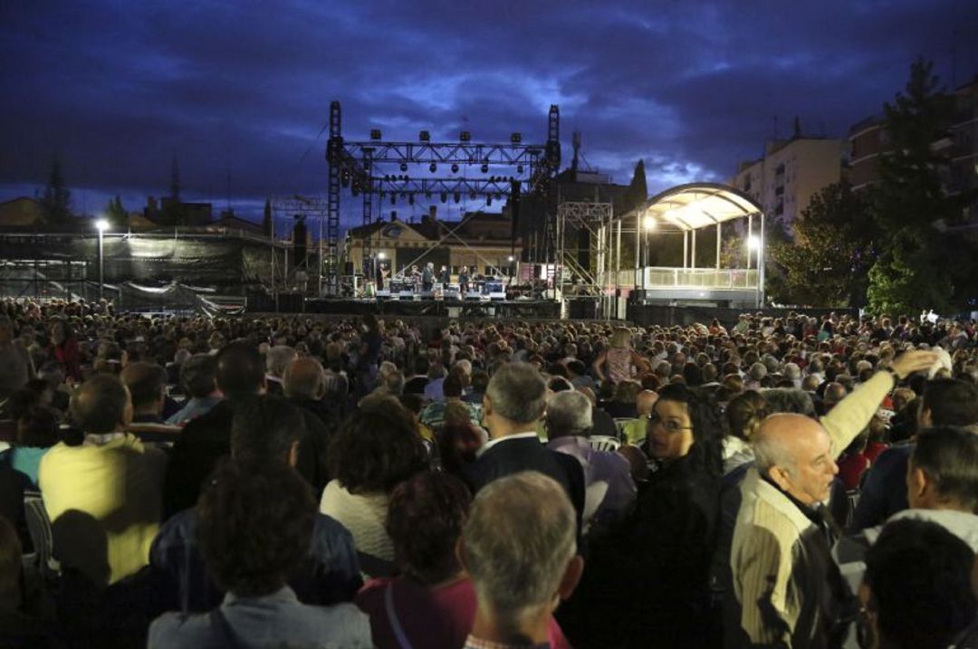 Concierto en la Plaza del Pradillo de Móstoles Concierto en la Plaza del Pradillo de Móstoles
