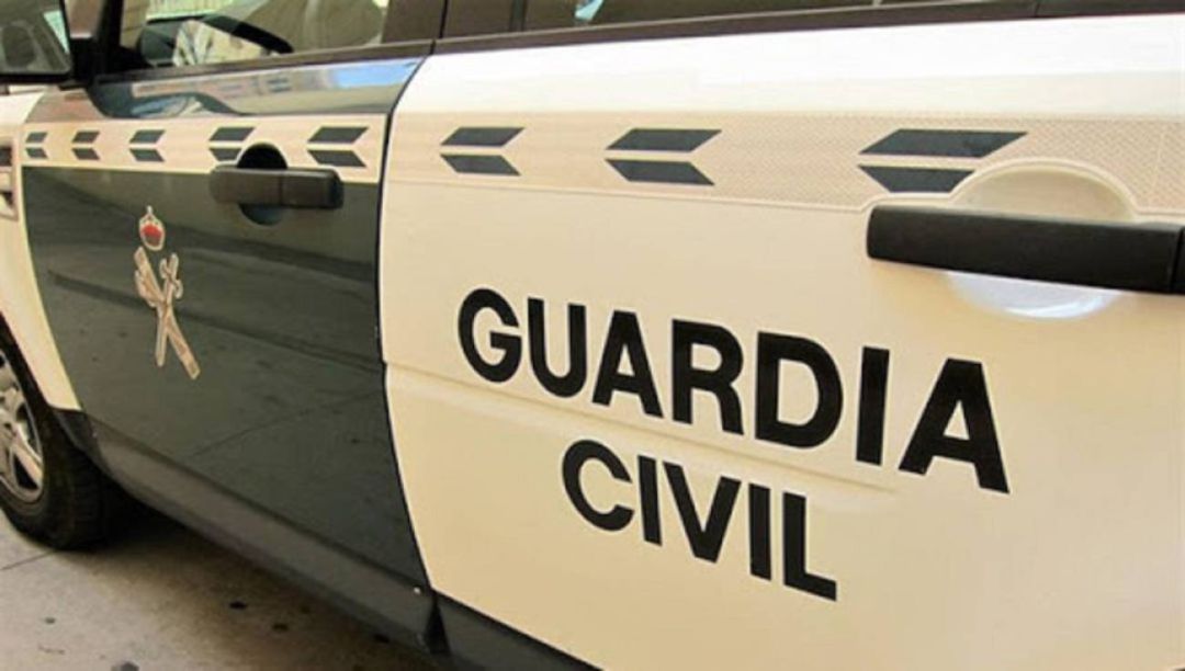 La Guardia Civil detuvo a los tres jóvenes cuando agredían al hombre en una vivienda de Benicarló La Guardia Civil detuvo a los tres jóvenes cuando agredían al hombre en una vivienda de Benicarló