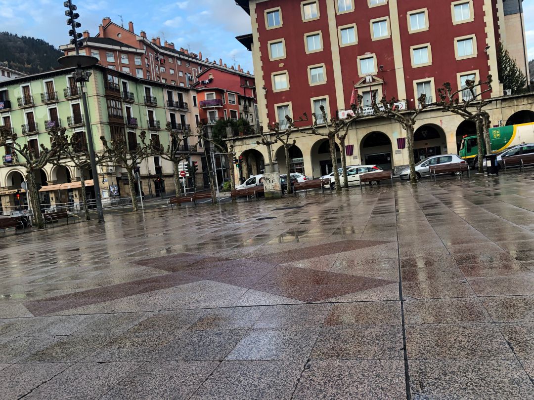 Eibar continúa en color amarillo de alerta, al igual que Ermua, Elgoibar, Deba y Mutriku Eibar continúa en color amarillo de alerta, al igual que Ermua, Elgoibar, Deba y Mutriku
