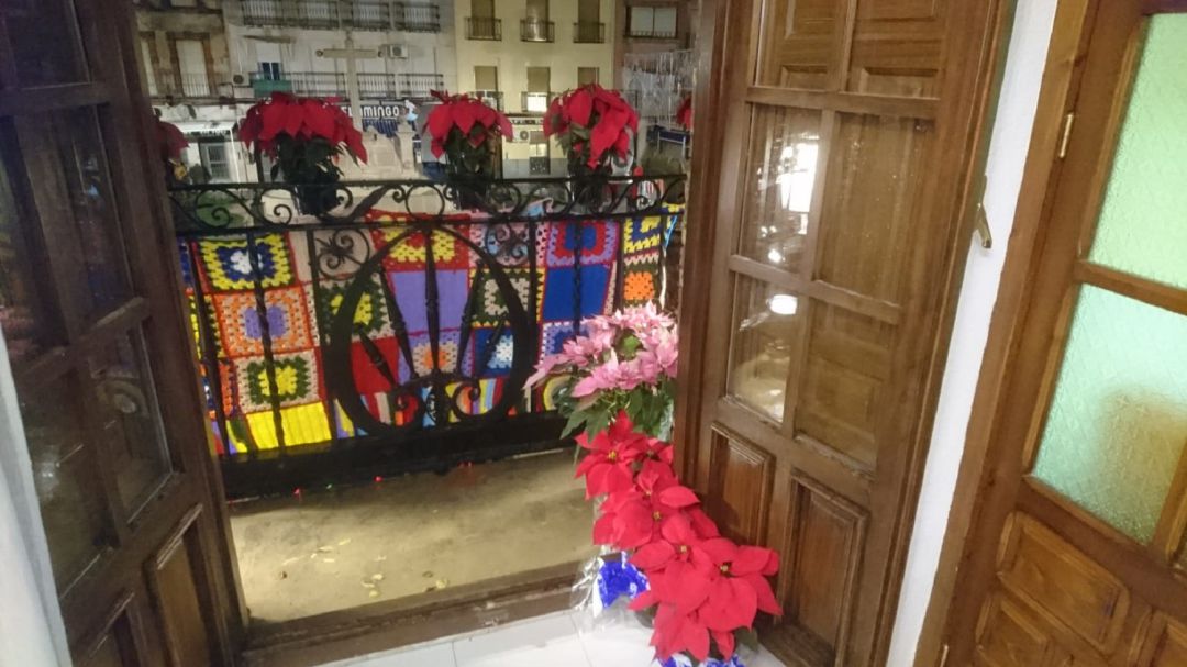 Balcón principal del Ayuntamiento de Jódar, engalanado para la ocasión Balcón principal del Ayuntamiento de Jódar, engalanado para la ocasión
