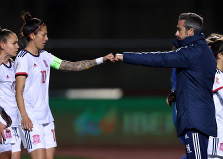 Jenni Hermoso, jugadora del FC Barcelona y Jorge Vilda, entrenador de la Selección española de fútbol femenino. Jenni Hermoso, jugadora del FC Barcelona y Jorge Vilda, entrenador de la Selección española de fútbol femenino.